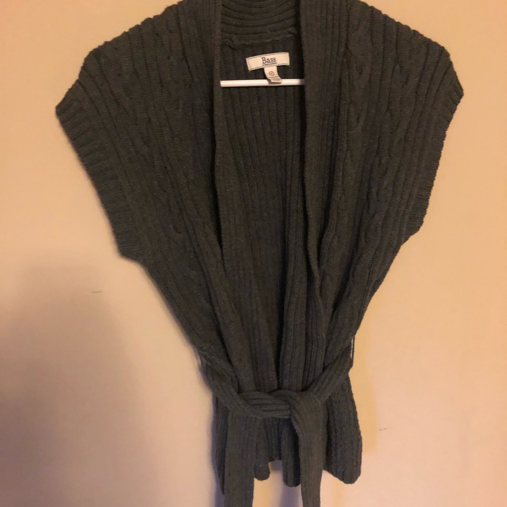 Short sleeve sweater